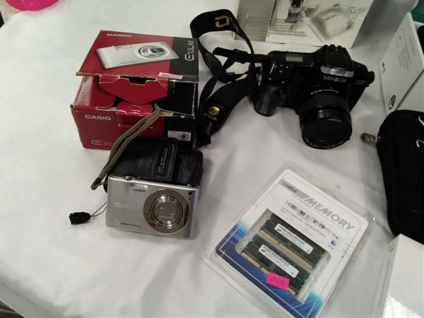 lot 357 camera’s, electrical items etc - Image 7