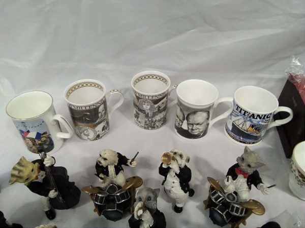 lot 358 collectable mugs, Colclough Royal Albert mugs, animal ornaments - Image 4