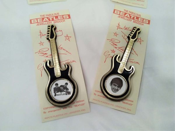 lot 359 Beatles Guitar Jewellery brooches set of 5 on card - Image 3