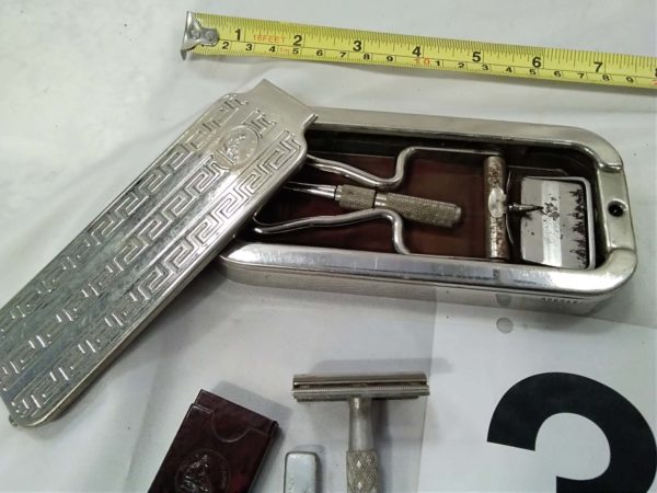 lot 368 vintage razor, sharpener & blade holder - Image 2