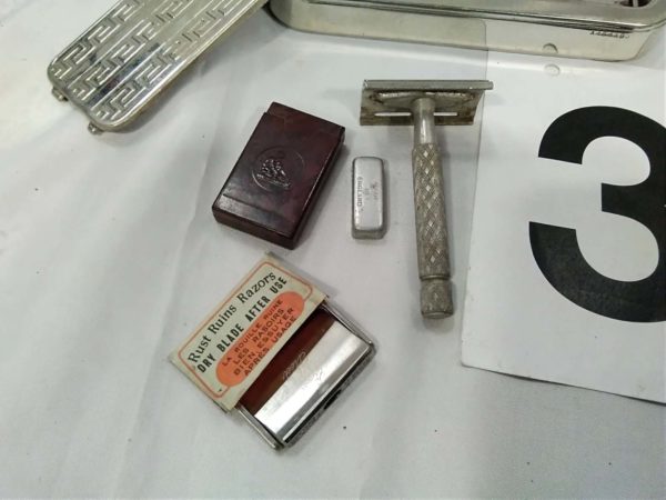 lot 368 vintage razor, sharpener & blade holder - Image 3