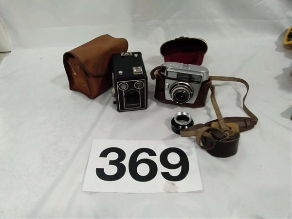 lot 369 vintage cameras : box brownie & Baldessa - Image 2