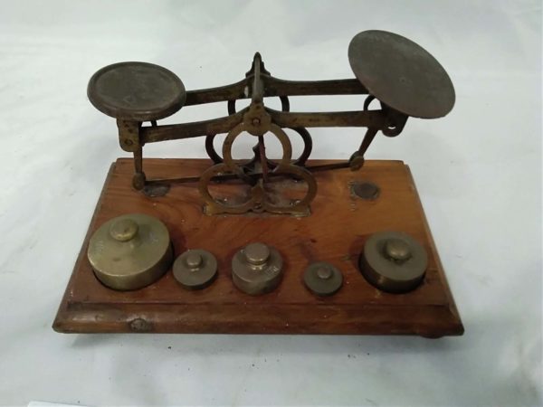 lot 370 petit scales & weights