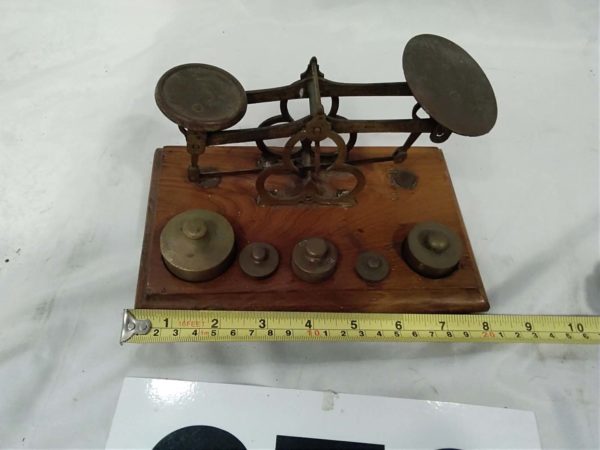 lot 370 petit scales & weights - Image 3