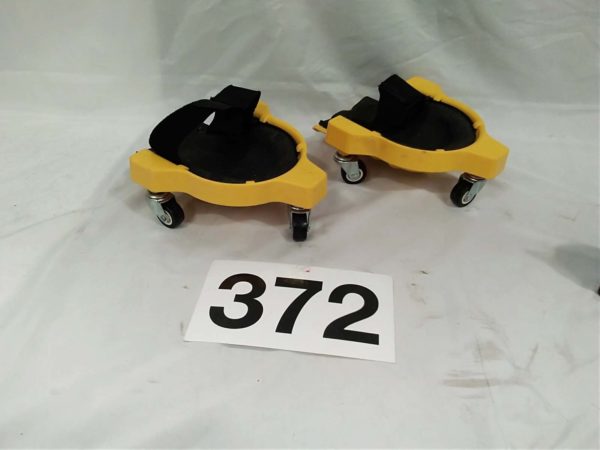 lot 372 pair of rolling knee pads with universal wheels