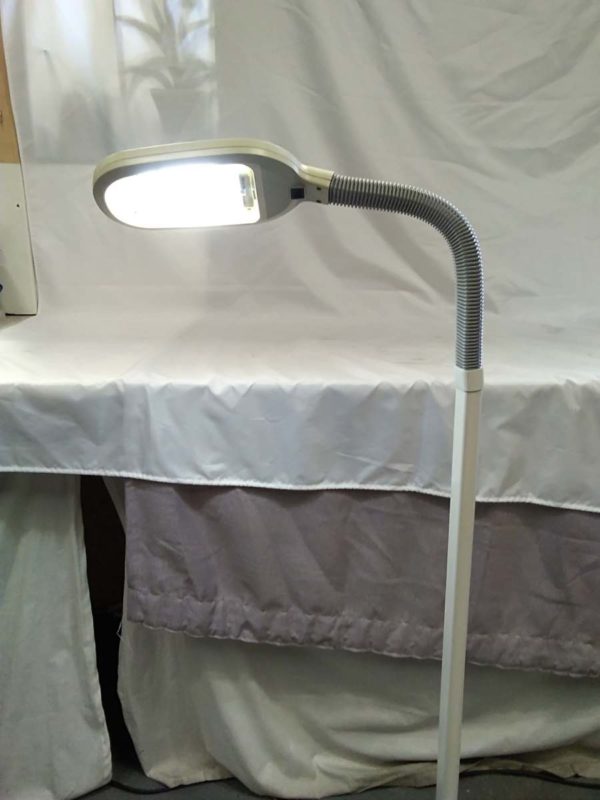 lot 376 tall reading lamp ( working) - Image 2