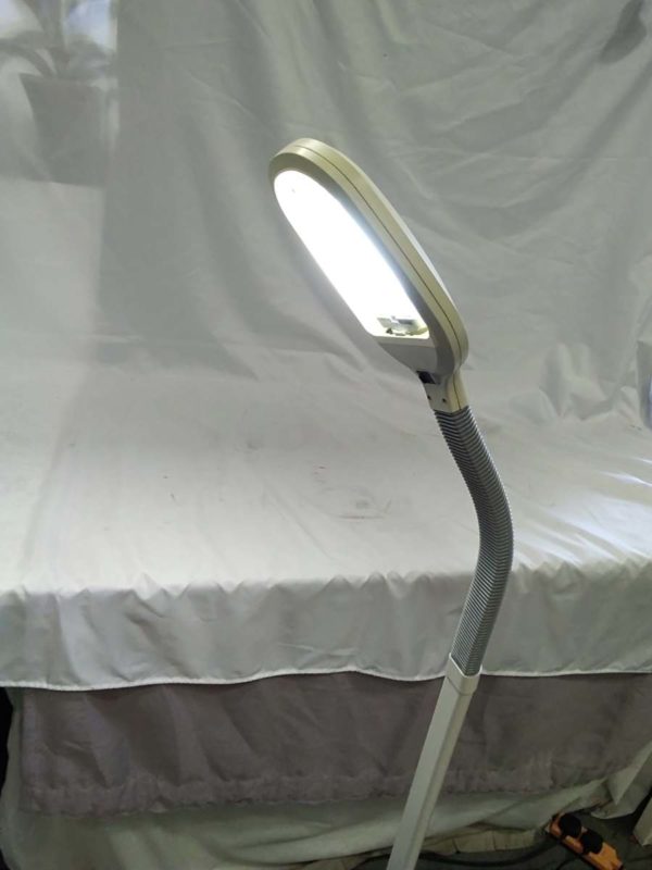 lot 376 tall reading lamp ( working) - Image 4