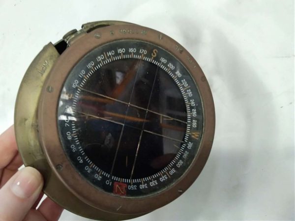 lot 380 WW2 Air Ministry RAF brass compass - Image 2