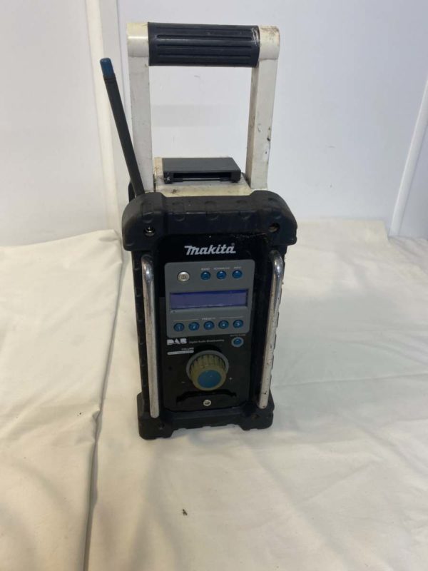 FF003 – MAKITA RADIO WITH NO BATTERY- COLLECTION FFORESTFACH