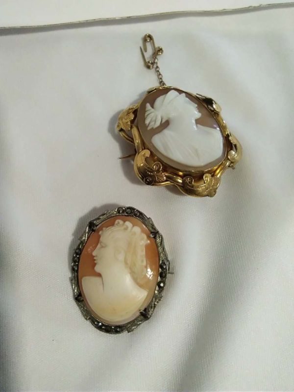 lot 087 2 antique cameo brooches