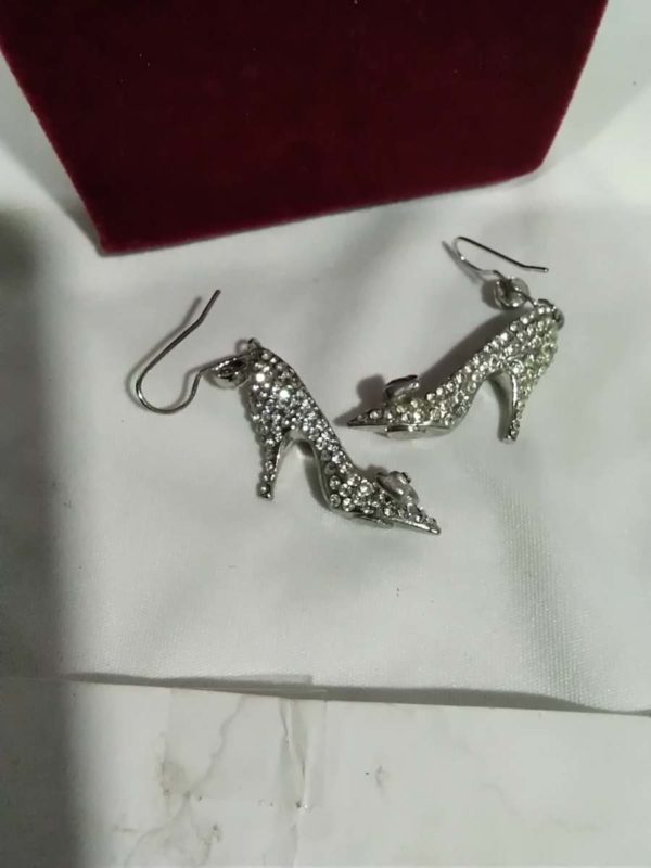 lot 106 Butler & Wilson crystal dog necklace & shoe earrings - Image 5