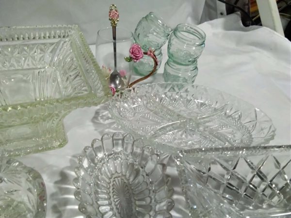 lot 150 glass ware, dishes, vases, serving dishes etc - Image 7