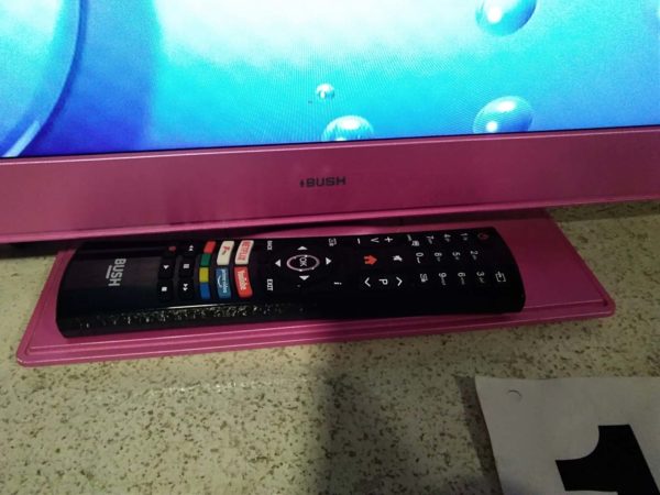 lot 157 pink dvd / tv 23″ - Image 2