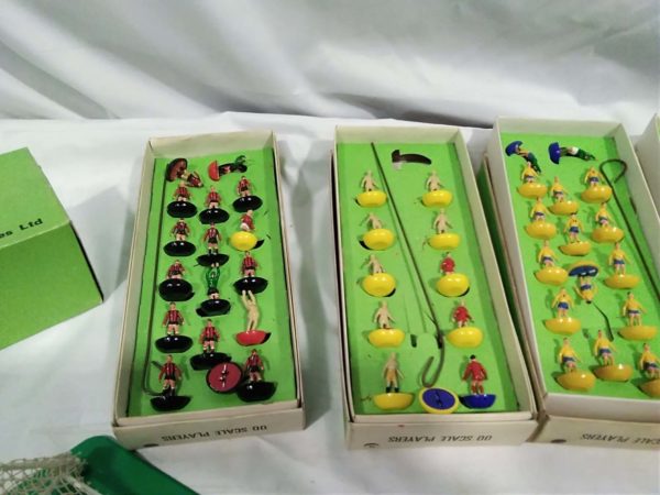 lot 005 Subbuteo figures, mat goals - Image 6