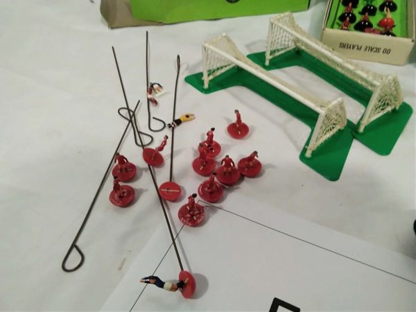 lot 005 Subbuteo figures, mat goals - Image 4