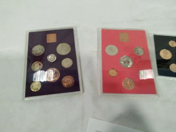 lot 007  British Cased coin sets 1970. 1973, 1983 - Image 4