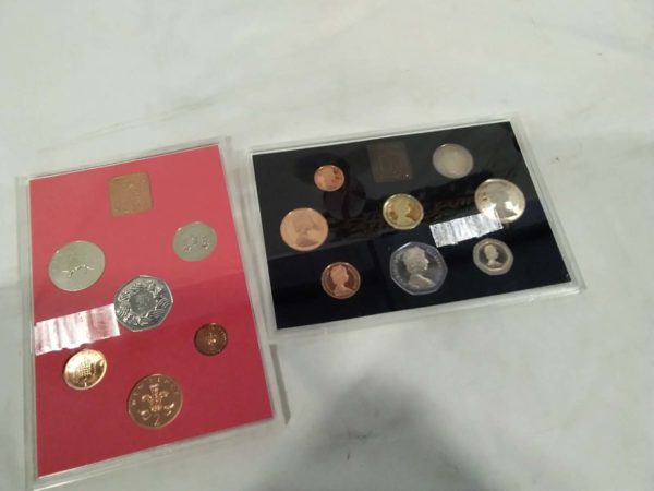 lot 007  British Cased coin sets 1970. 1973, 1983 - Image 3