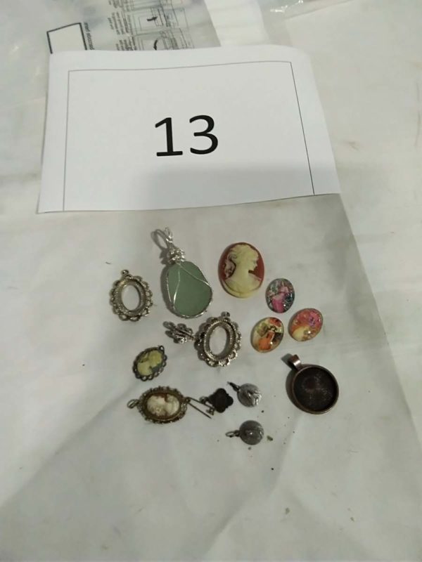 lot 013 cameo’s, pendant’s etc - Image 2