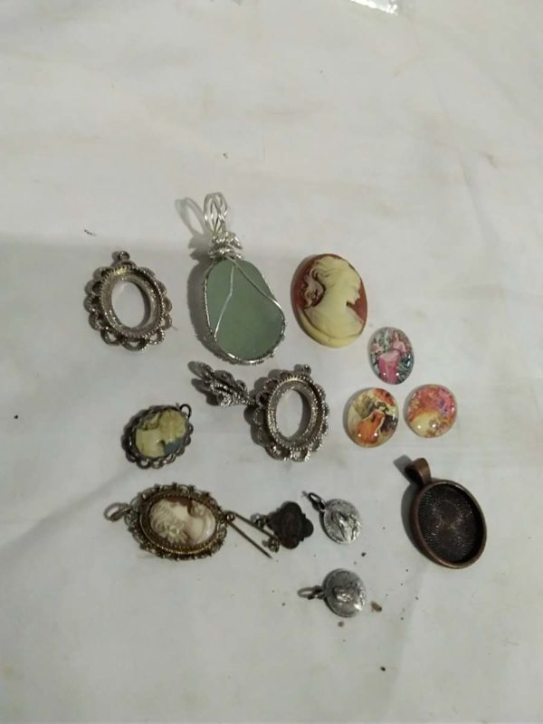 lot 013 cameo’s, pendant’s etc