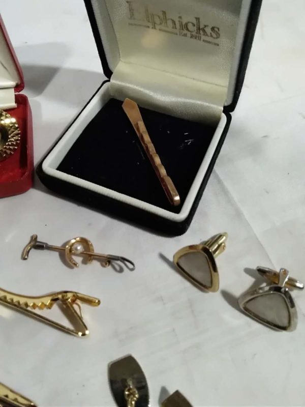 lot 014 cuff links & tie pins - Image 5