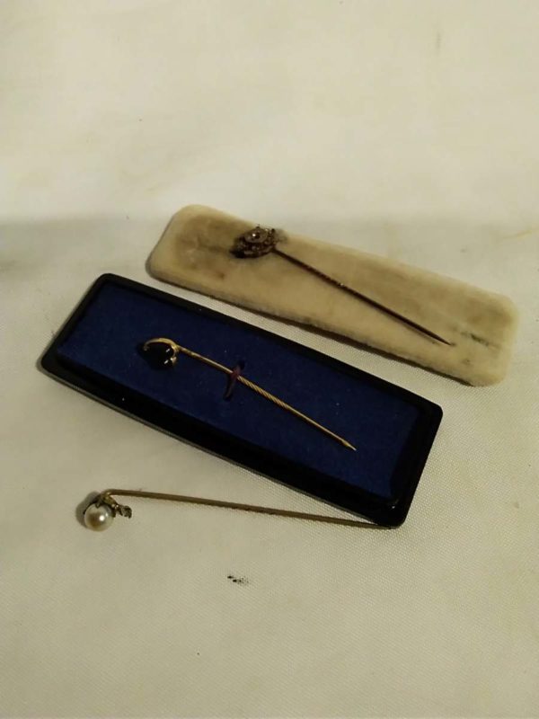 lot 015 3 tie pins one marked 15ct