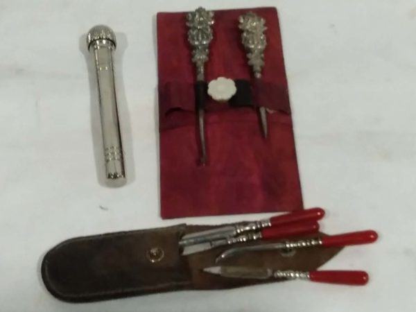 lot 017 vintage button hooks, mother of pearl spoon etc - Image 3