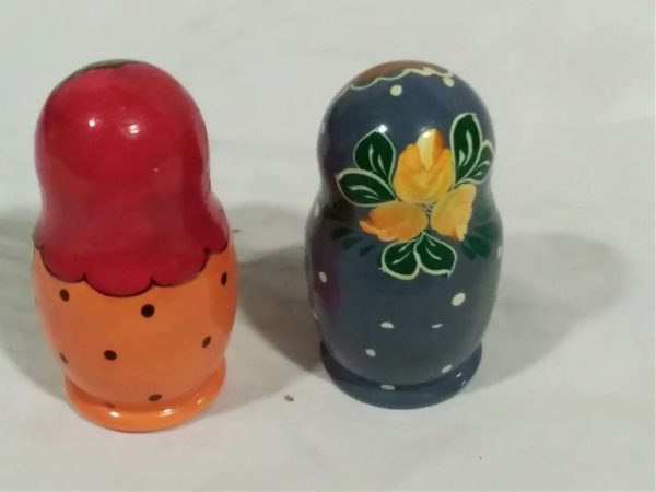 lot 028 2 Russian dolls  (complete) - Image 3