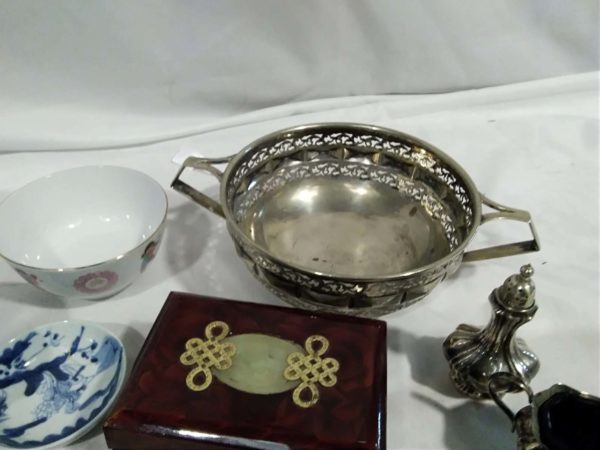 lot 036 oriental dishes & box, horses bottle, metal ware - Image 3