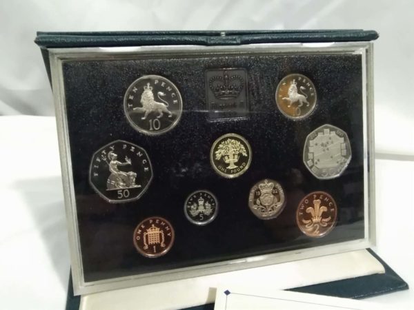 lot 039 Royal mint  1992 proof coin set - Image 5