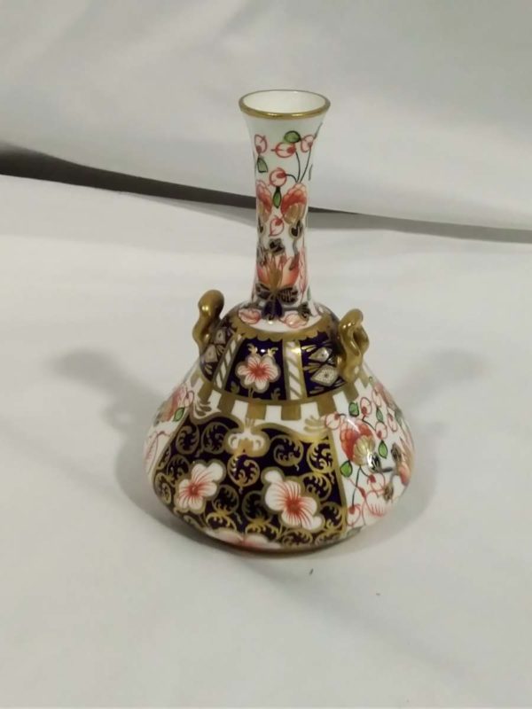 lot 040 Attractive Royal Crown Derby Imari vase