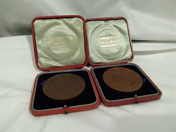 lot 046 2x anitique  blundles school large bronze medals