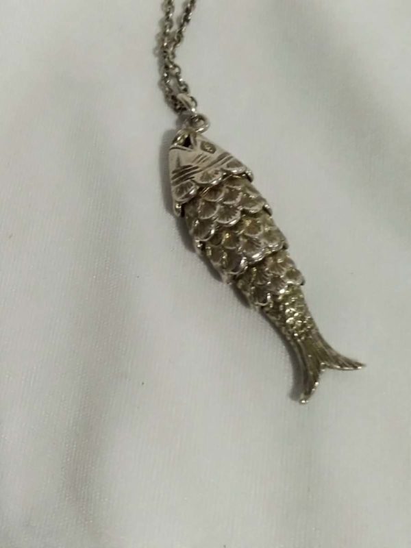 lot 054 vintage articulated sterling silver fish pendant on chain - Image 5