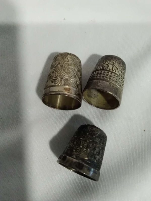 lot 062 3x vintage thimbles,2x sterling silver ,1x charles horner