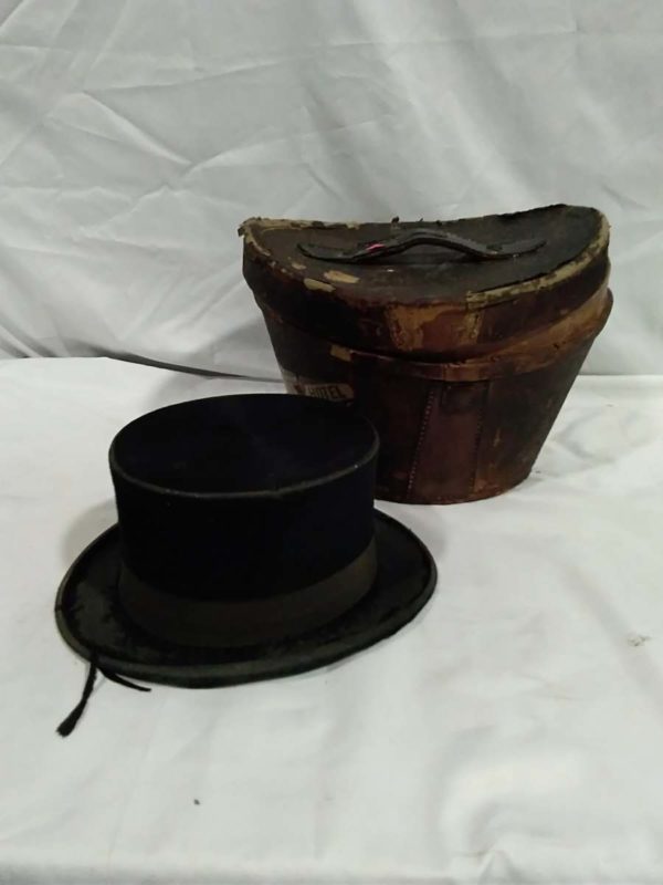 lot 066 top hat in hat box