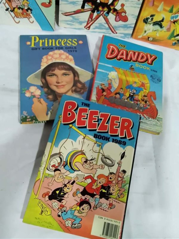 lot 068 vinitage children’s annuals - Image 3