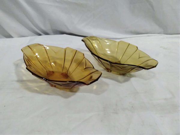 lot 070 2 Amber coloured vintage glass bowls - Image 6