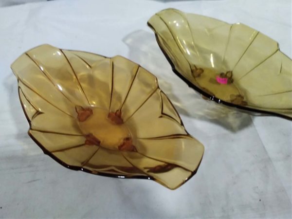 lot 070 2 Amber coloured vintage glass bowls - Image 5