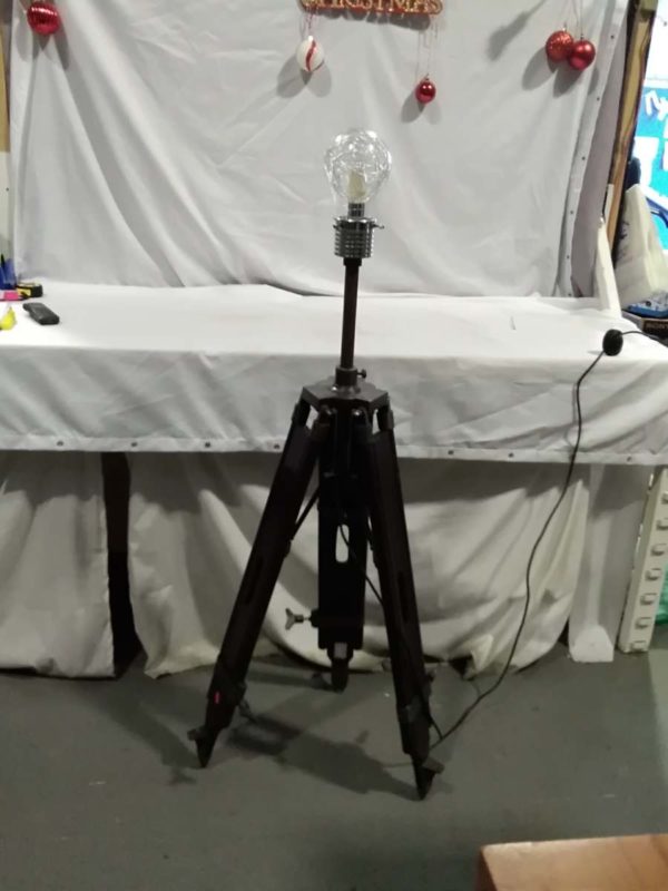 lot 078 large tripod lamp