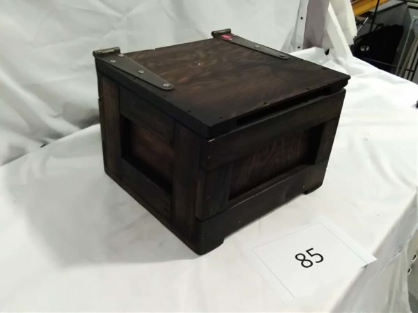 lot 085 wooden storage box