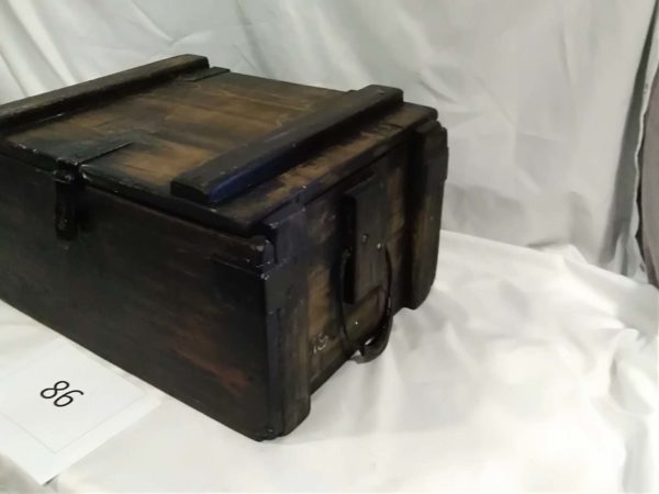 lot 086 wooden ammunition box - Image 2