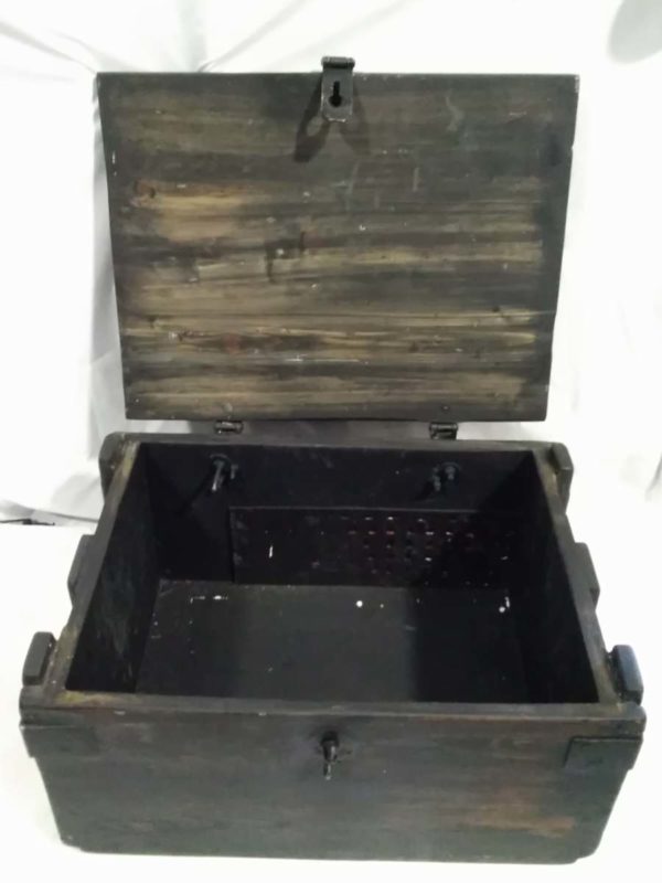 lot 086 wooden ammunition box - Image 4