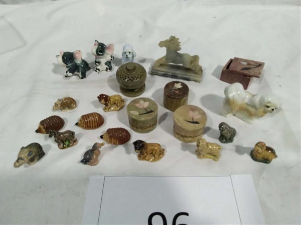 lot 096 Wade animals , stone trinket pots etc