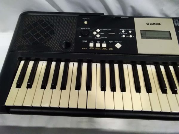 lot 100 2 keyboards Yamaha & gear 4 Music - Image 8