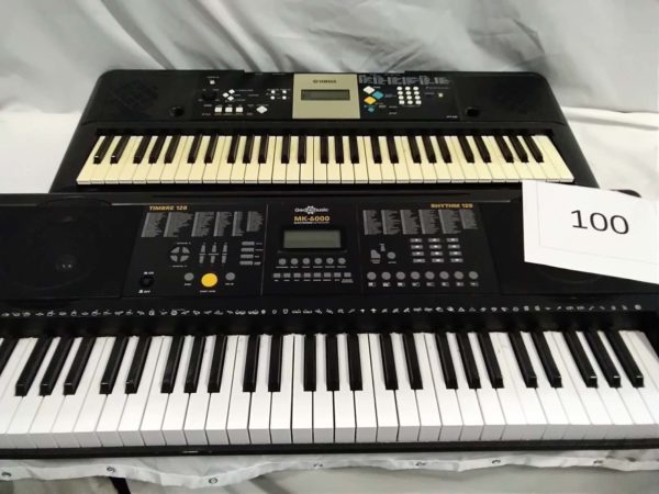 lot 100 2 keyboards Yamaha & gear 4 Music - Image 3