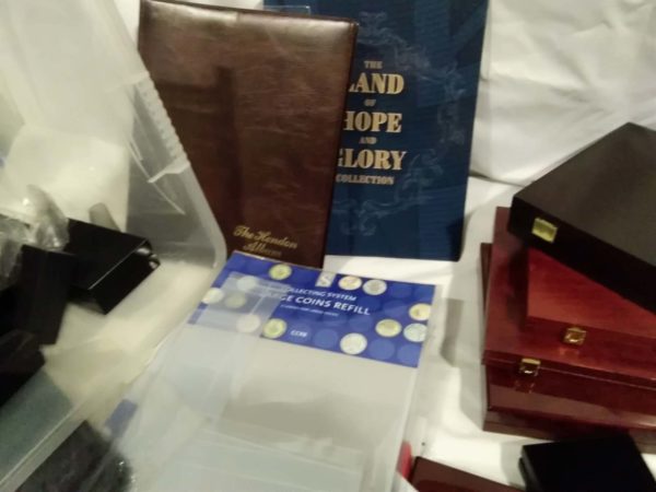 lot 116 empty coin collectors boxes & Albums - Image 3