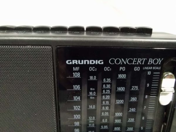 lot 121 Grundig Concert bay radio - Image 3