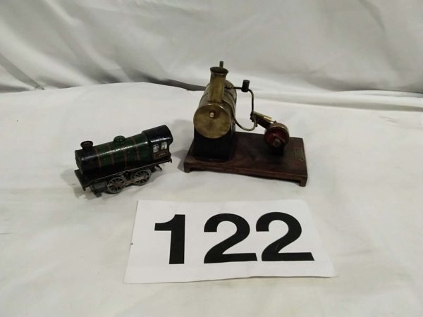 lot 122 model steam engine & wind up train Hornby 0 gauge ( no key) - Image 2