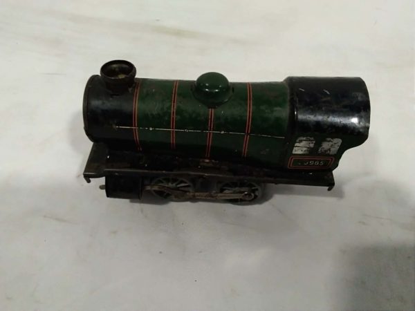 lot 122 model steam engine & wind up train Hornby 0 gauge ( no key) - Image 6