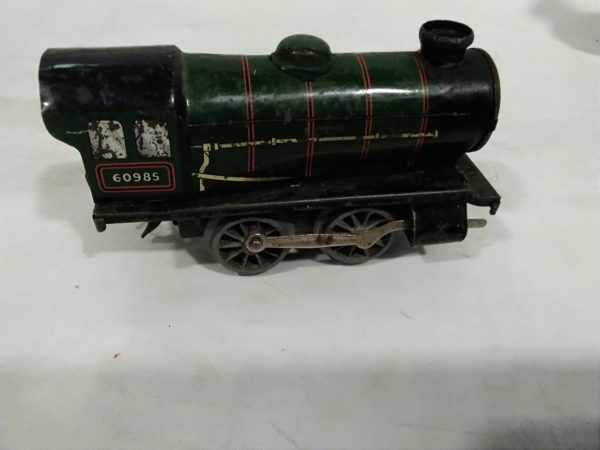 lot 122 model steam engine & wind up train Hornby 0 gauge ( no key) - Image 5