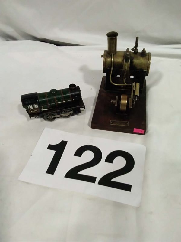 lot 122 model steam engine & wind up train Hornby 0 gauge ( no key) - Image 3